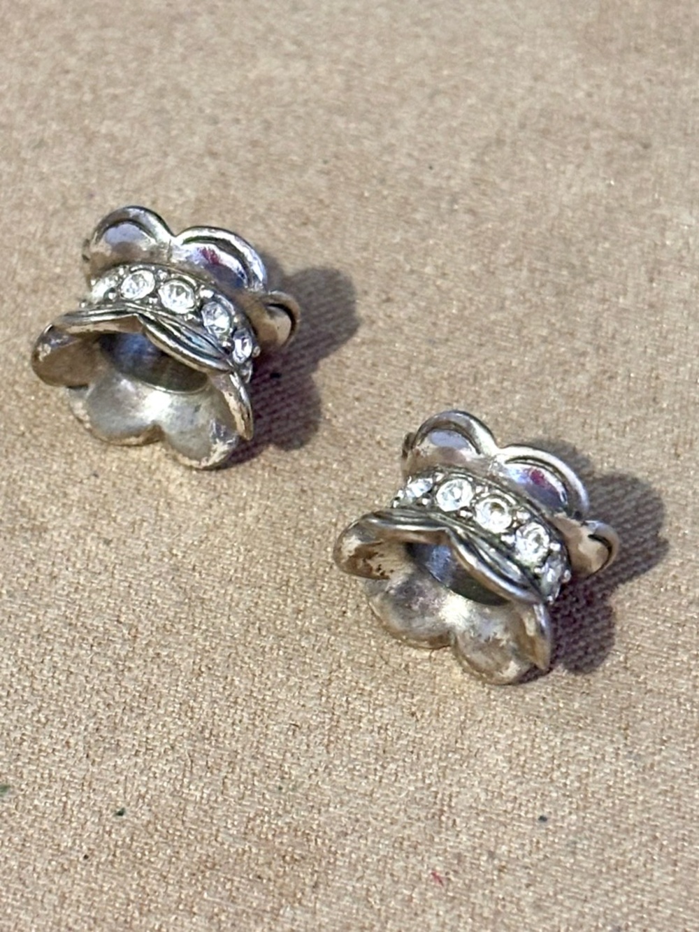 Two Brighton Scallop beads in silver Fluted edges Row of clear crystals Retired - Picture 3 of 5
